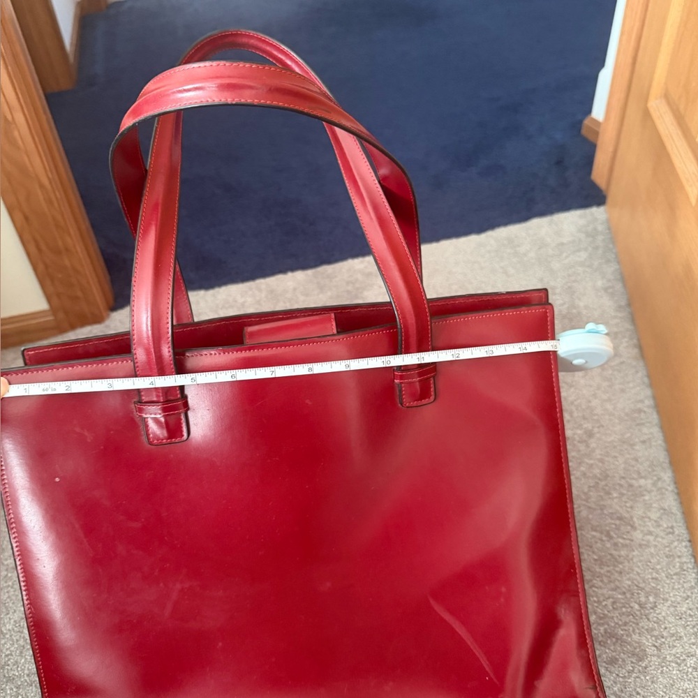 Vibrant Red Leather purse with Design come with a smaller bag attached - Picture 9 of 10